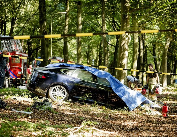 Tesla Autopilot Feature Defective? US Investigates Elon Musk's Cars Over Auto Safety Problems, Emergency Vehicle Crashes