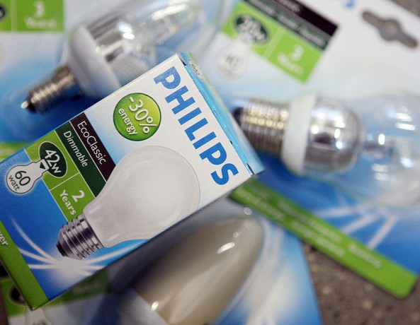 Spotify Light Party: How To Turn Your Room Into A Colorful with Philips Hue Light Bulbs