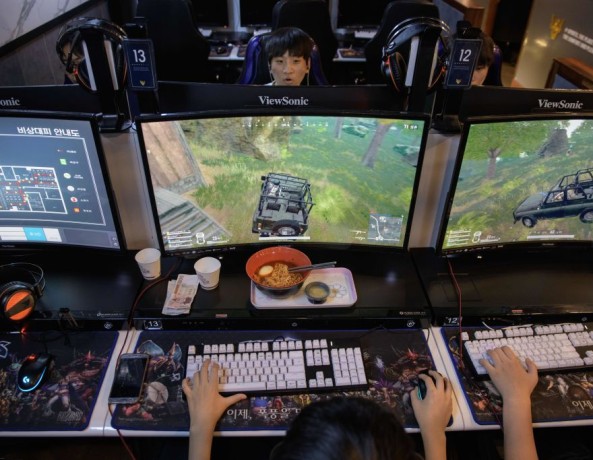 Amazon 'New World' Controller: How to Use PlayStation, Xbox Controllers and Rebind Them