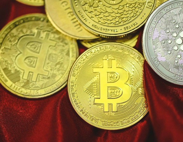 Bitcoin Miners Partner with AI Firms Amid Revenue Slowdowns