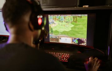 guy playing game in pc