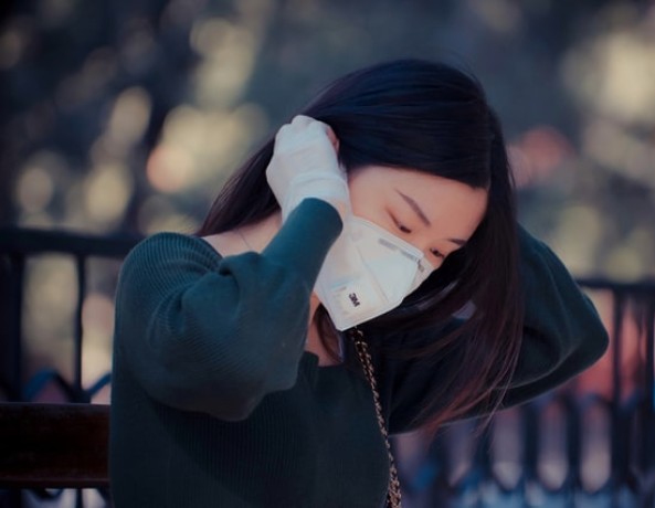 Woman wearing a face mask